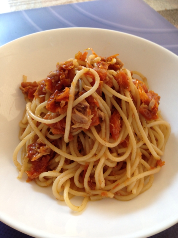 ドライトマトとツナのパスタ
