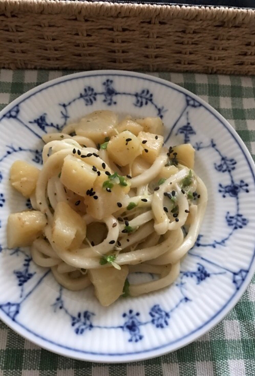 じゃがいもとスプラウトのマヨポン焼きうどん