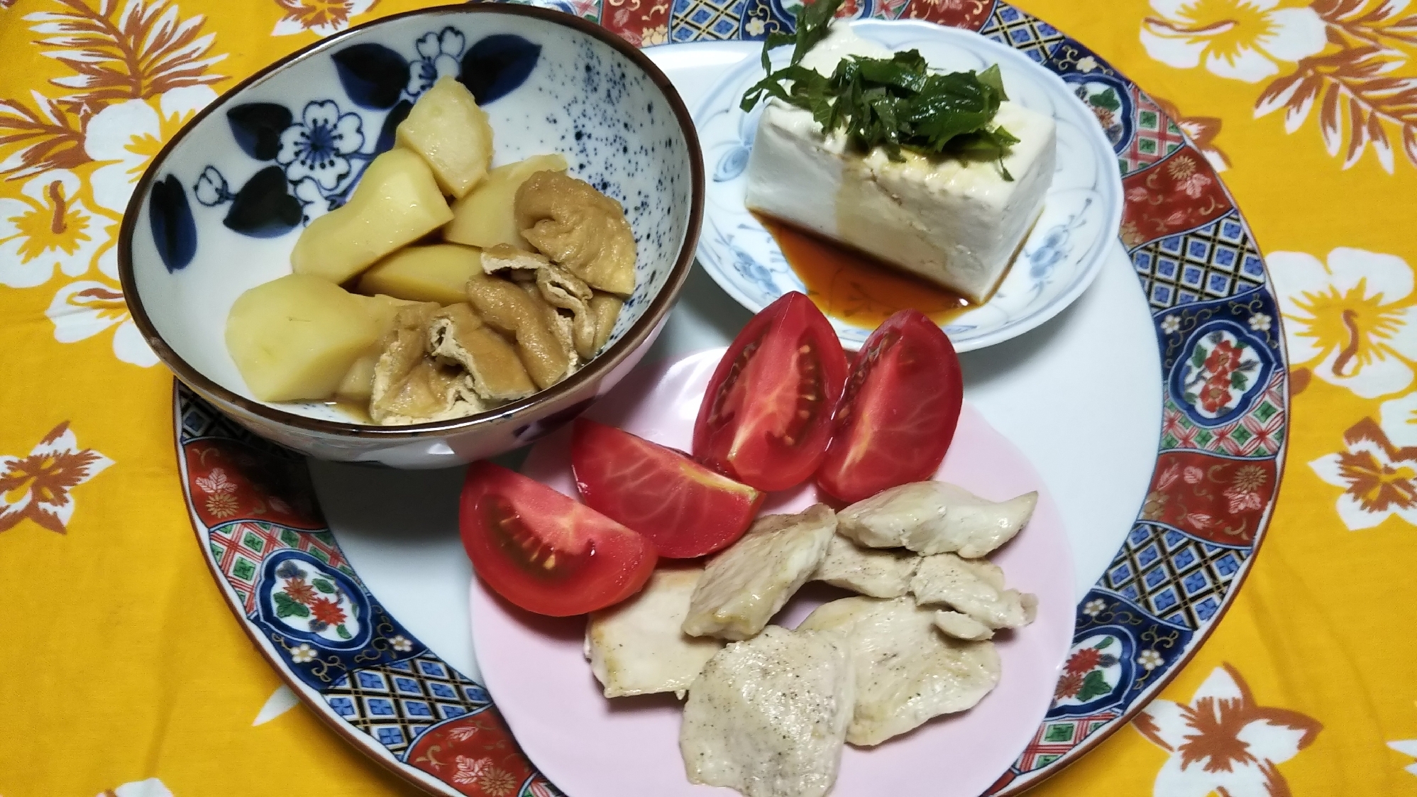 じゃがいも油揚げの煮物と鶏のバターソテーと冷奴☆