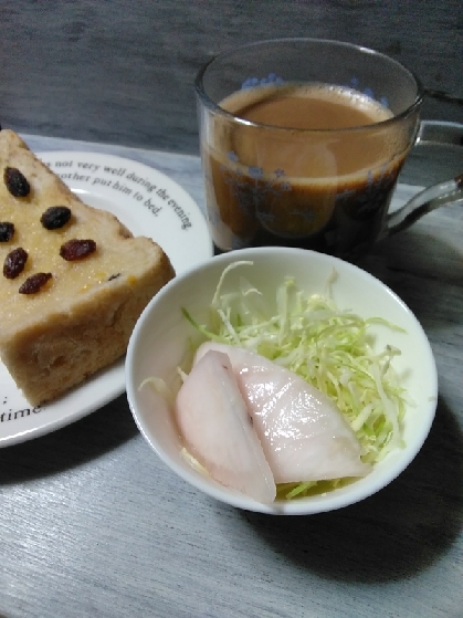 おはようです♪きょうはこちら✨
朝はいつもパンとコーヒーのみだけど今朝はサラダを添えました♡
美味しいレシピ感謝です(*´˘`*)