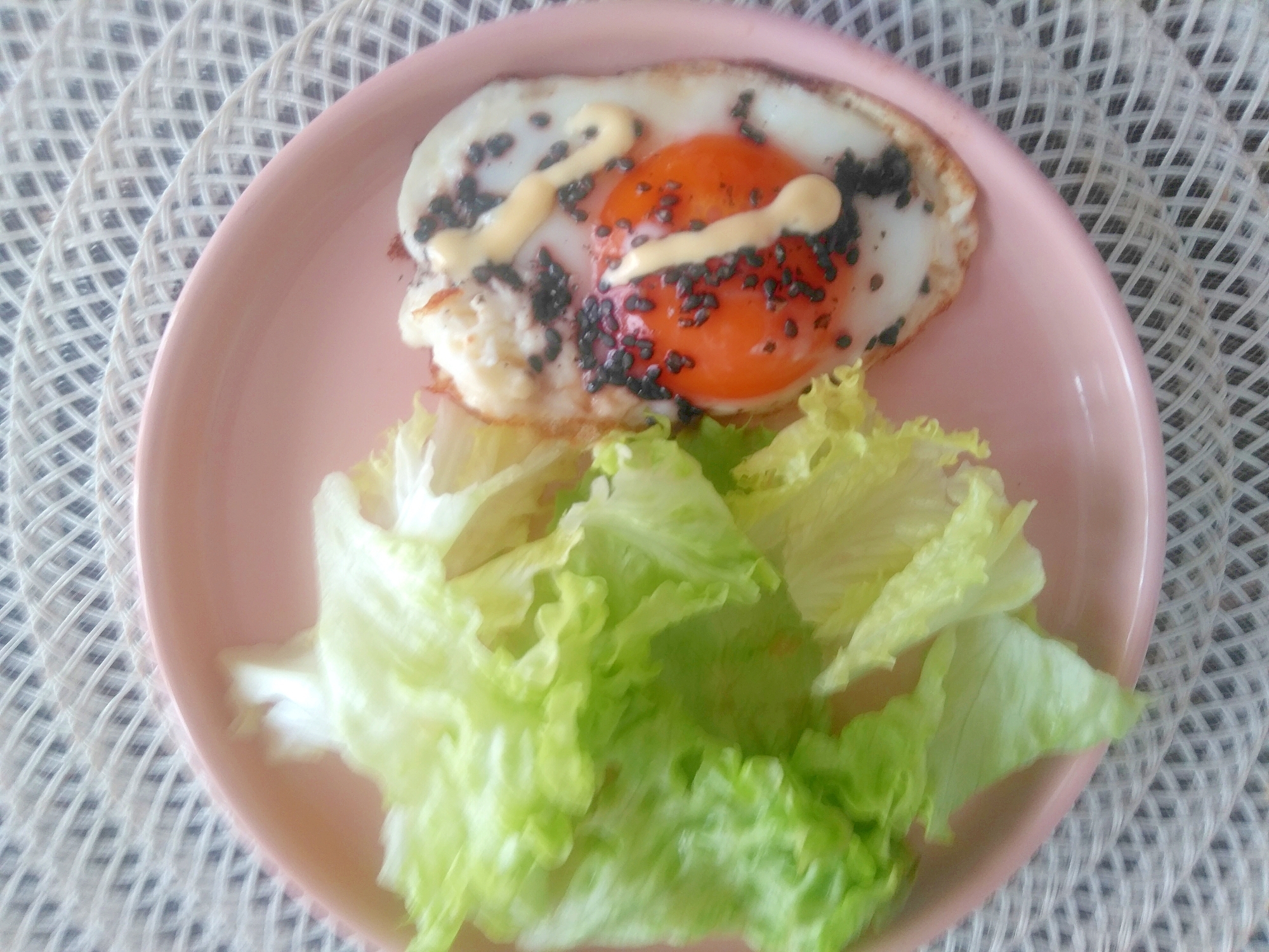 黒ごまマヨの目玉焼き