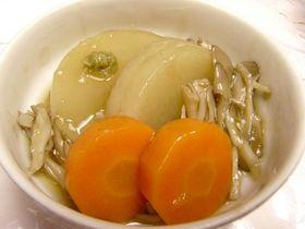 簡単☆舞茸がほんのり香る♪大根と人参の優しい煮物