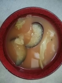 茄子とキャベツの味噌汁