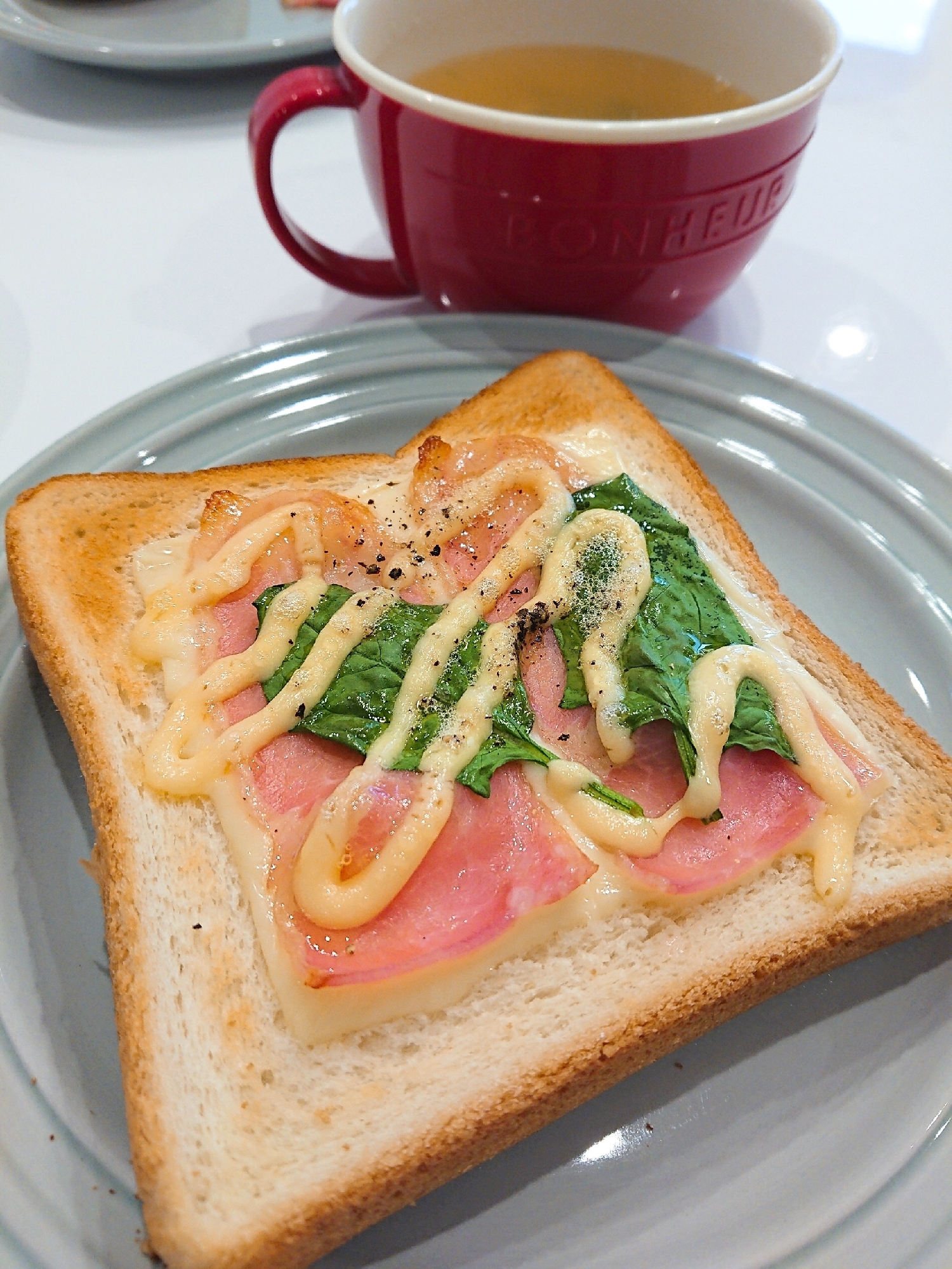 いろどり♪ベーコンとほうれん草のトースト