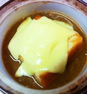 トロトロたまねぎとチーズのオニオングラタンスープ
