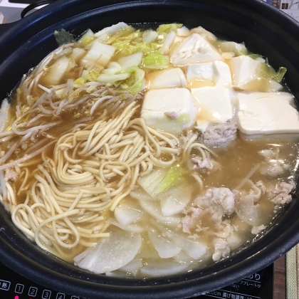 野菜たっぷり☆〆はラーメン！ウエイパー塩鍋