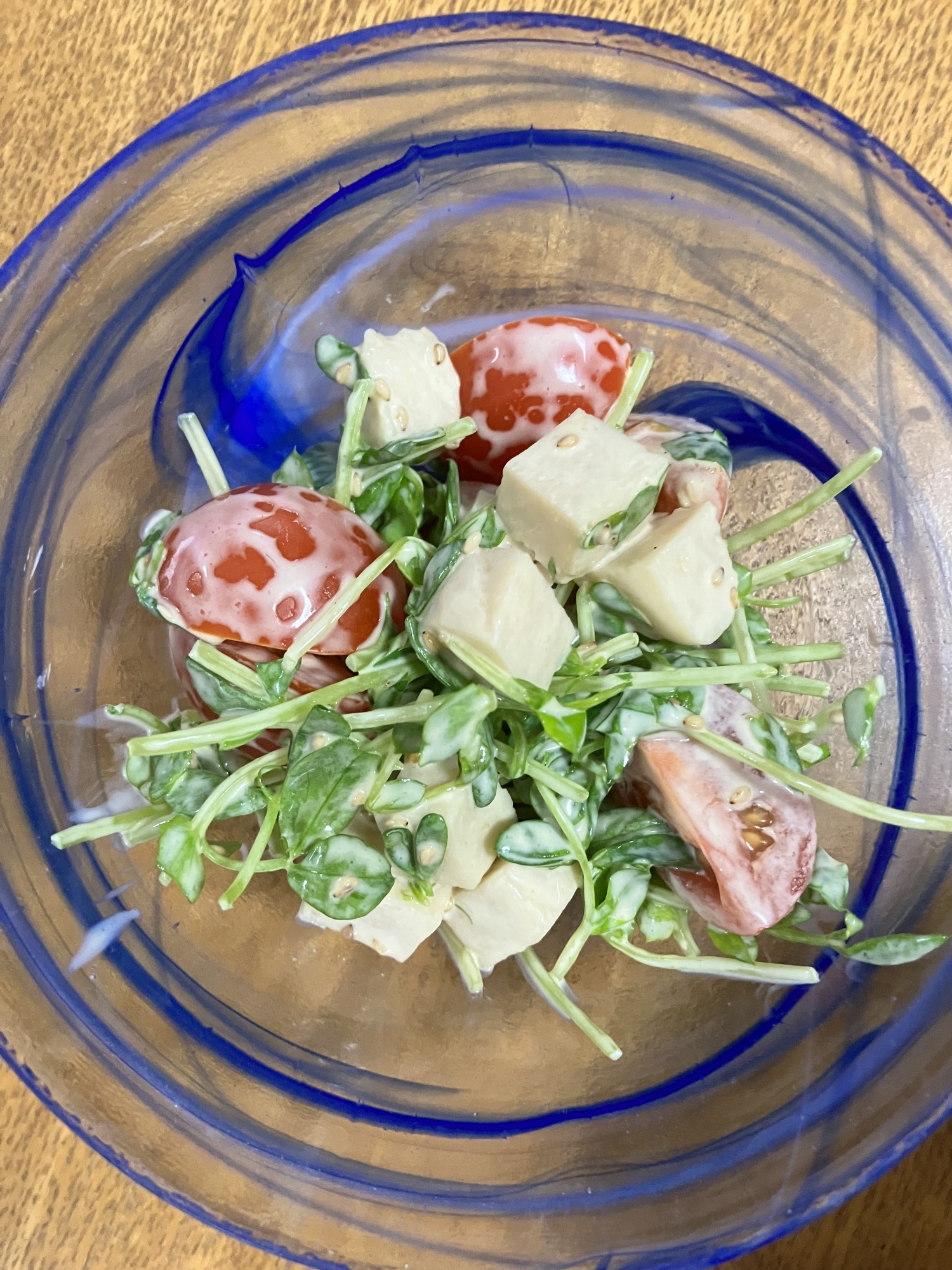 豆苗とサラダチキンのサラダ