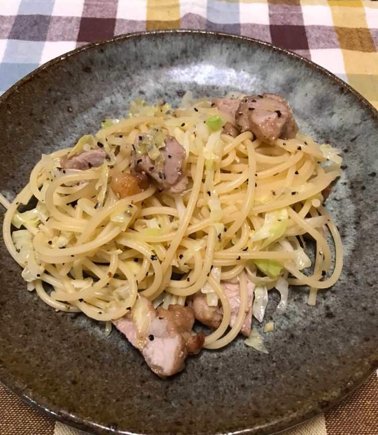 唐揚げとキャベツのパスタ