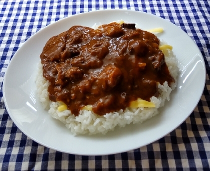 こんばんみ♪カレーとライスの間でとろけたチーズがピリ辛カレーとマッチしてとってもおいしかったです^^ごちそうさまでした(^○^)