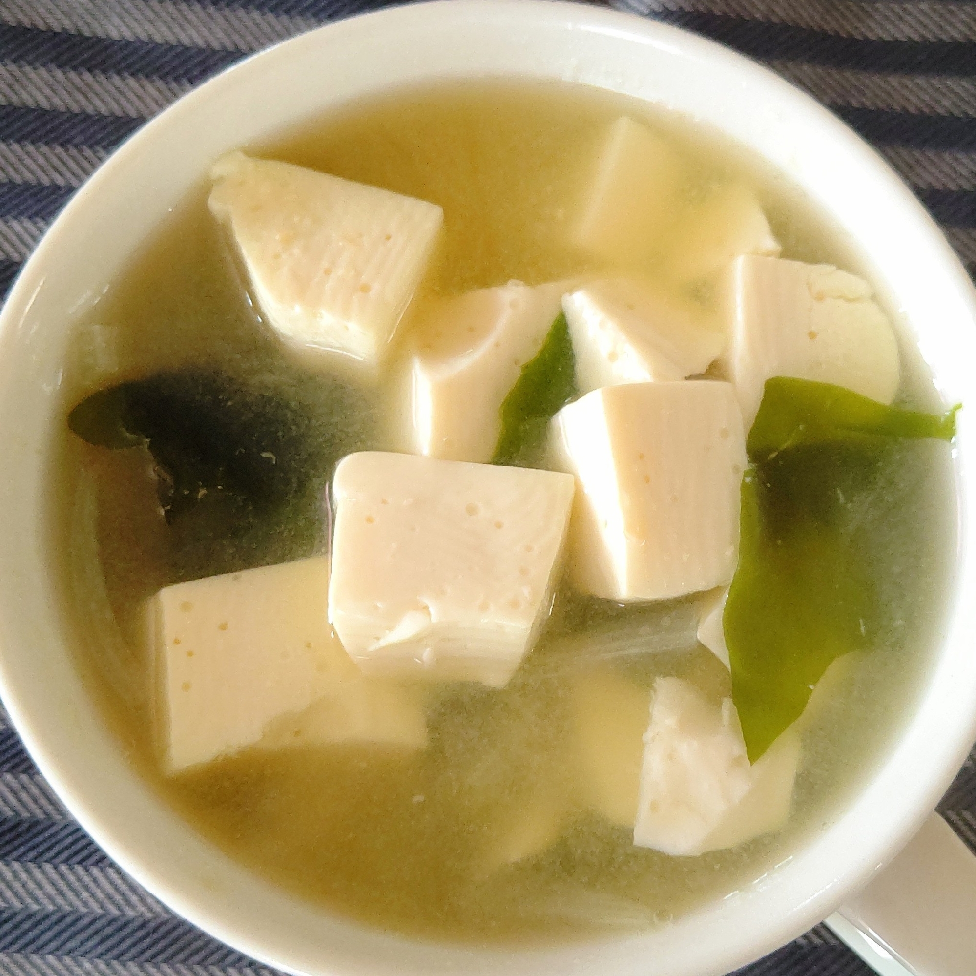 豆腐と玉ねぎわかめのお味噌汁☆