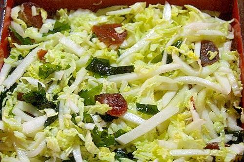 白菜と干し柿とワカメのサラダ
