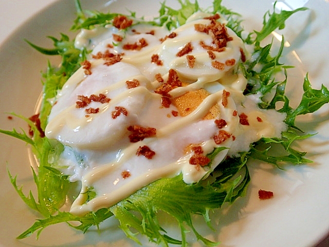 フリルレタスとゆで卵のオニオン香るヨーグルトサラダ
