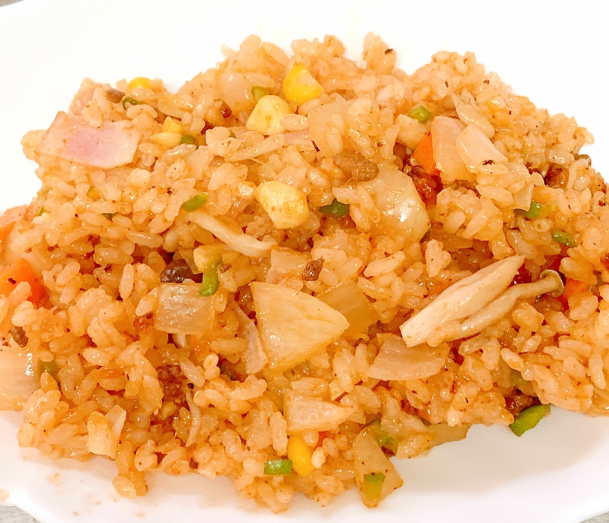 レトルトのミートソースを炊き込んでピラフ風