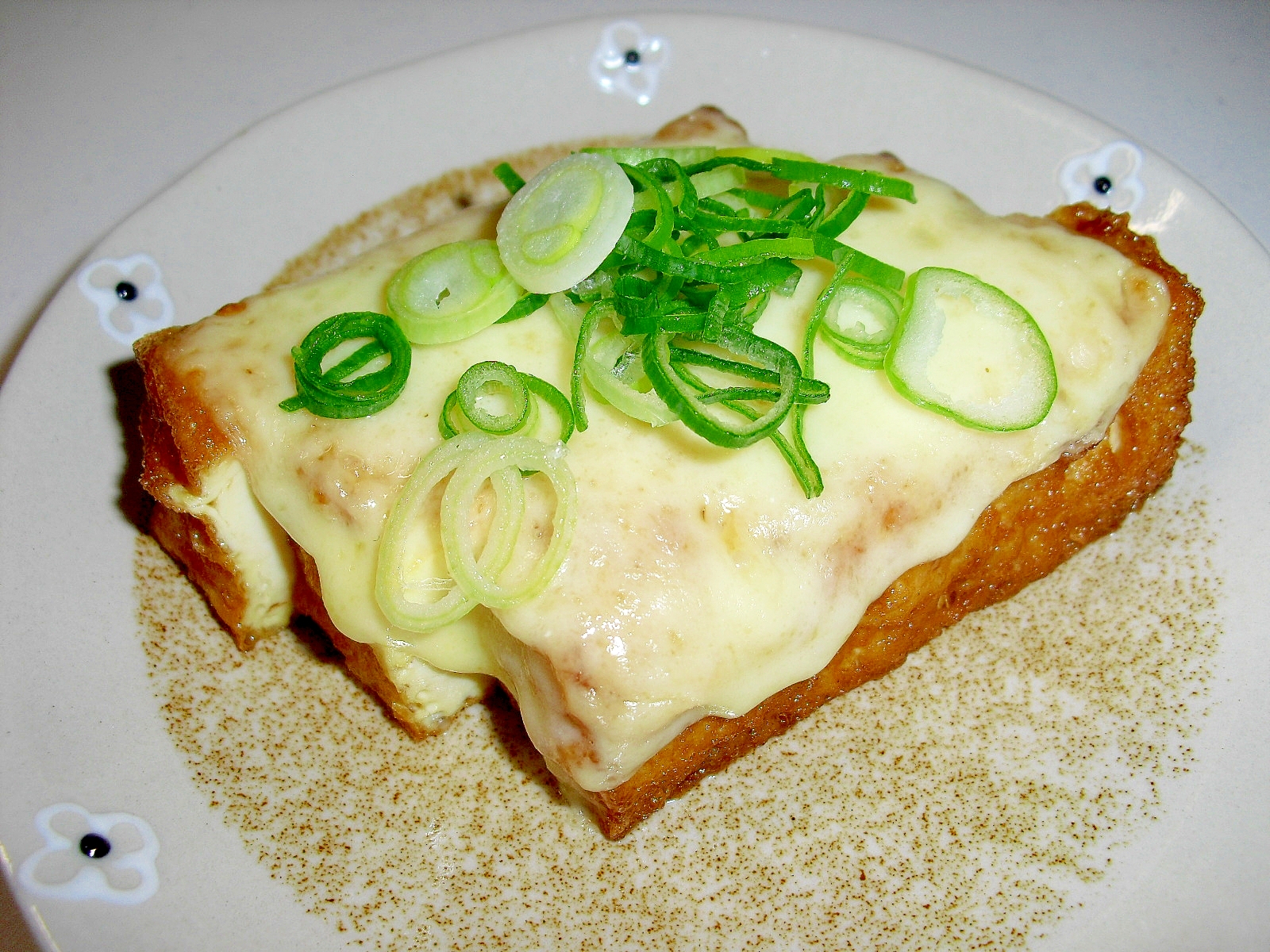 おつまみに◎♪我が家の“厚揚げ味噌マヨチーズ焼き”