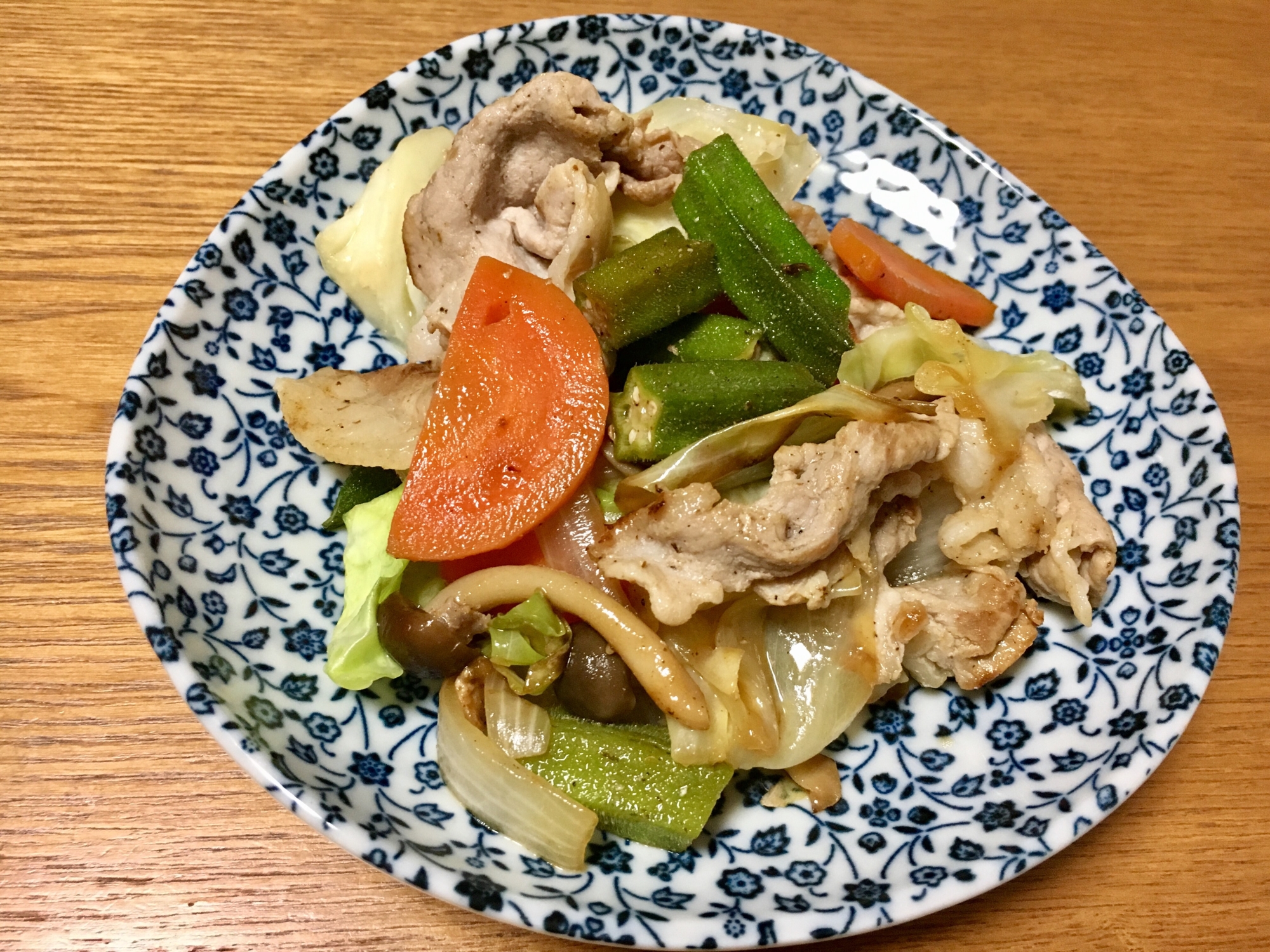 豚肉とオクラとキャベツ炒め