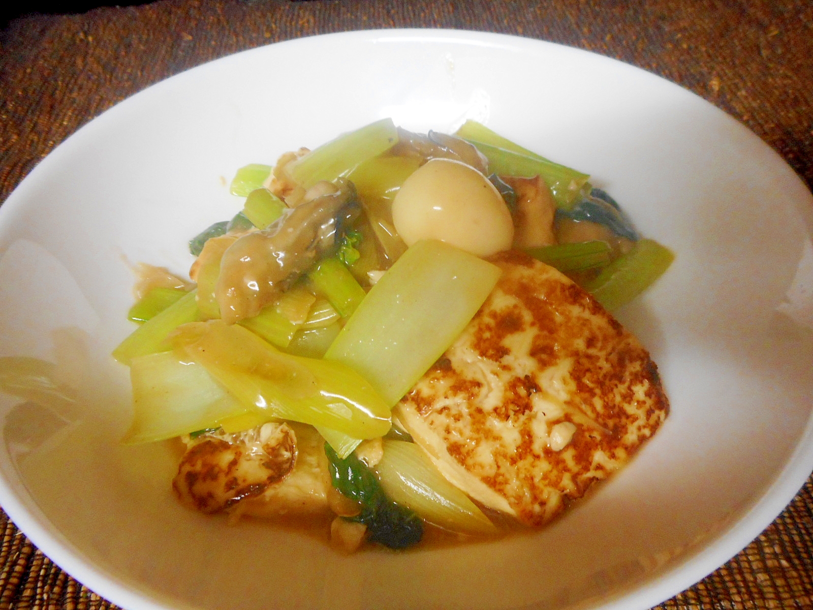牡蠣と豆腐と小松菜の醤油炒め