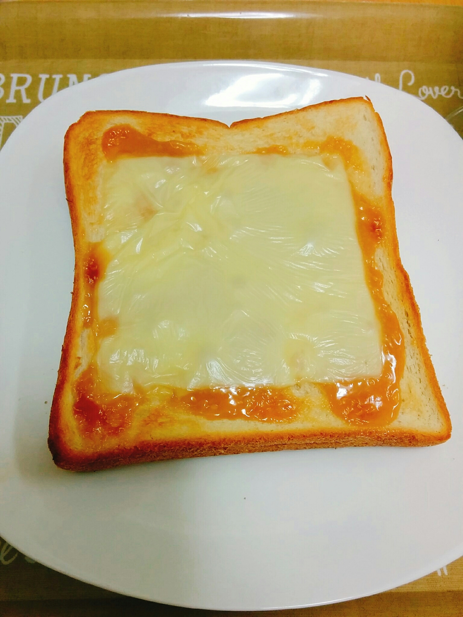 塩ピーナツクリーム＆チーズのトースト