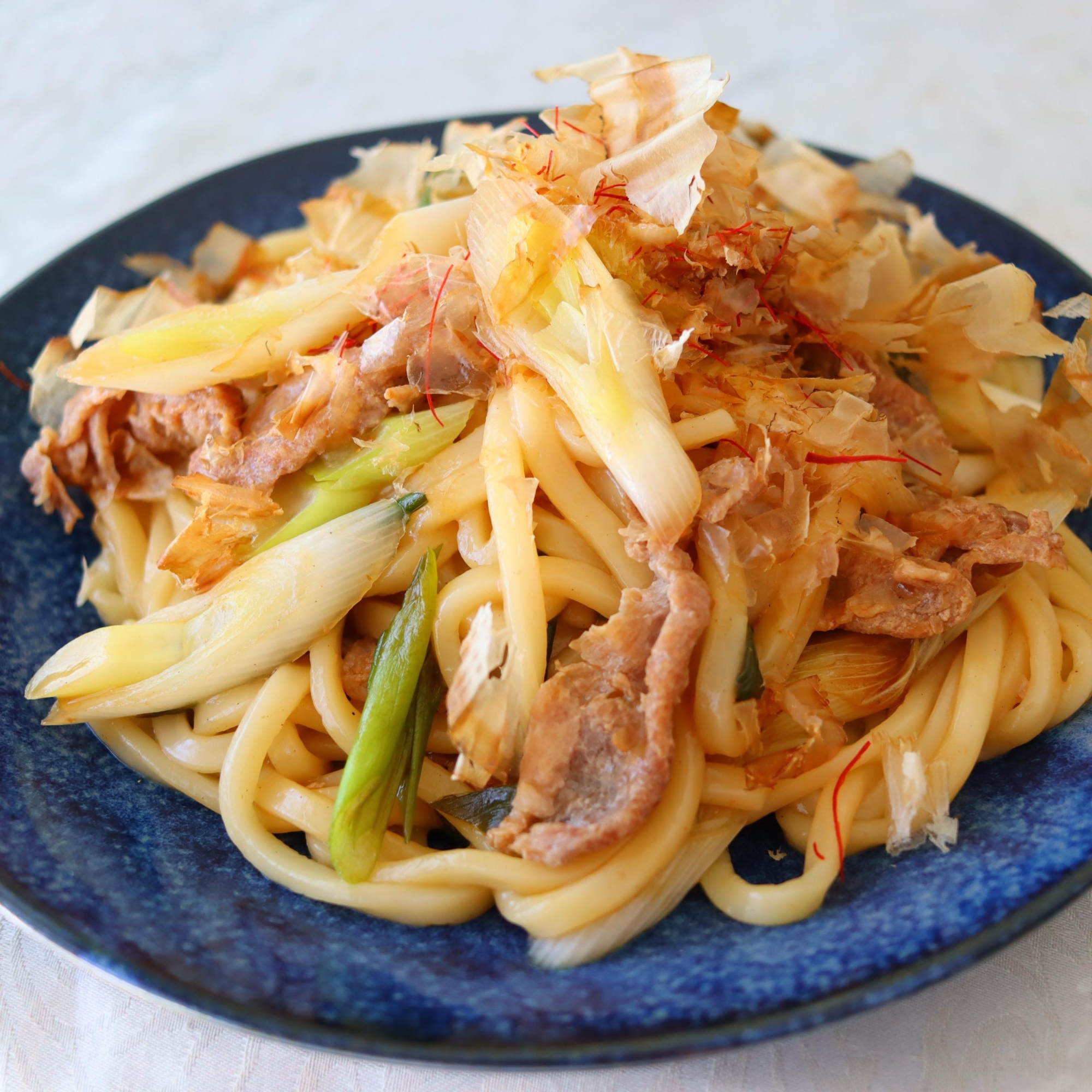 パパっと一品♫ねぎと豚肉の甘辛焼きうどん♫