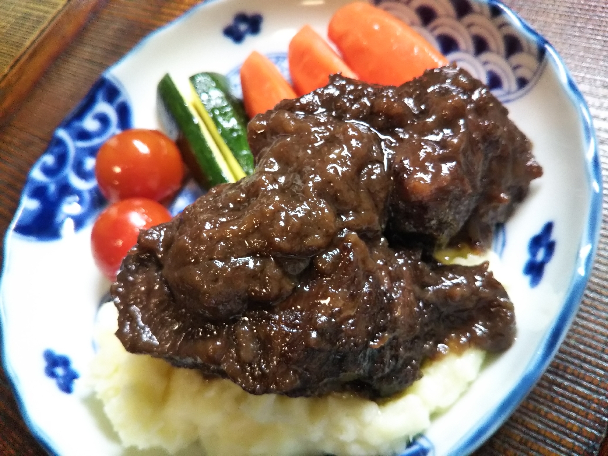 今だからこそ本格派おつまみ！牛肉赤ワイン煮込み