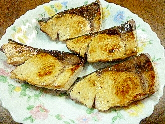 簡単美味♡ブリの塩コショウ焼き