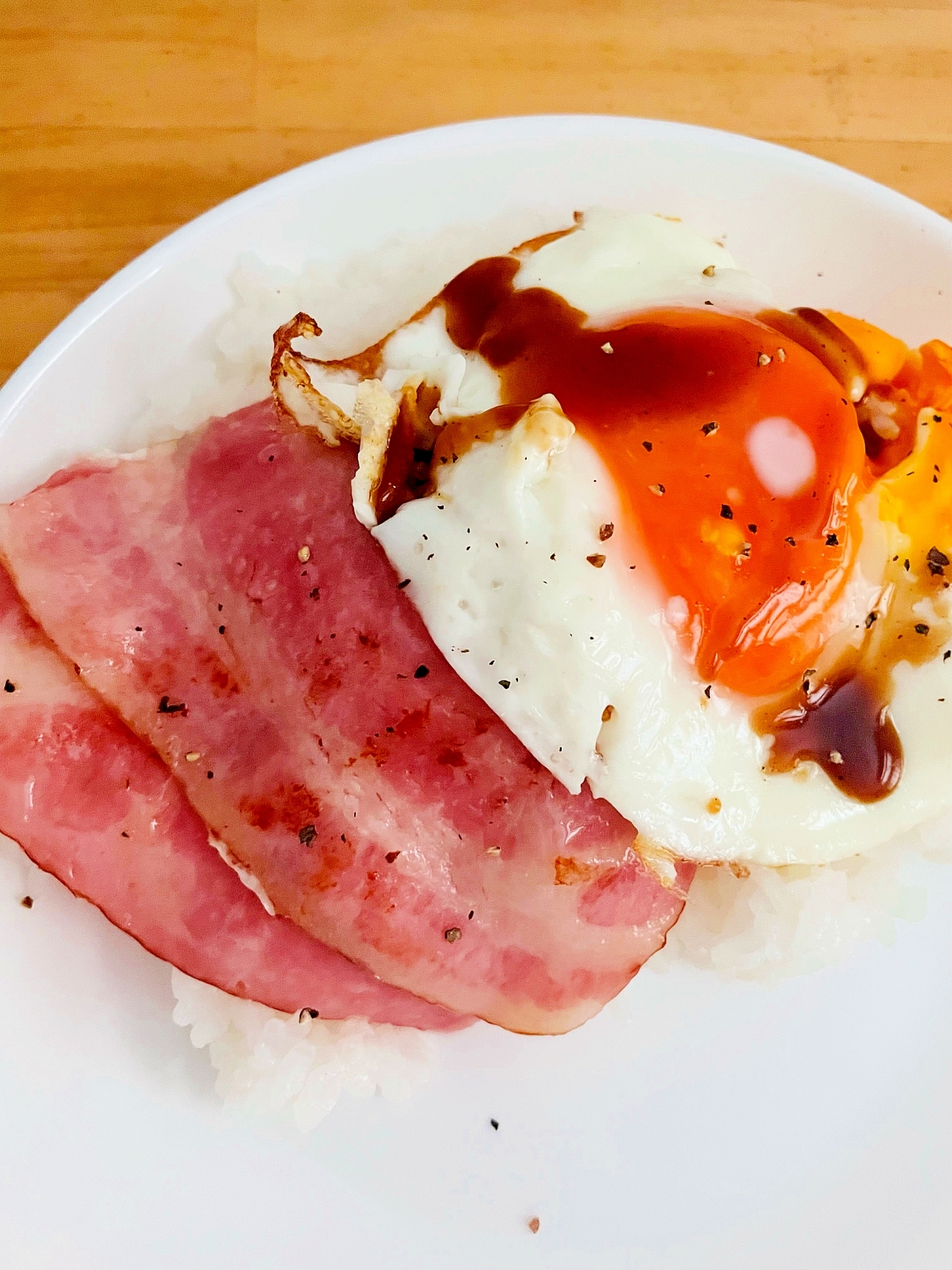 ベーコンエッグの丼