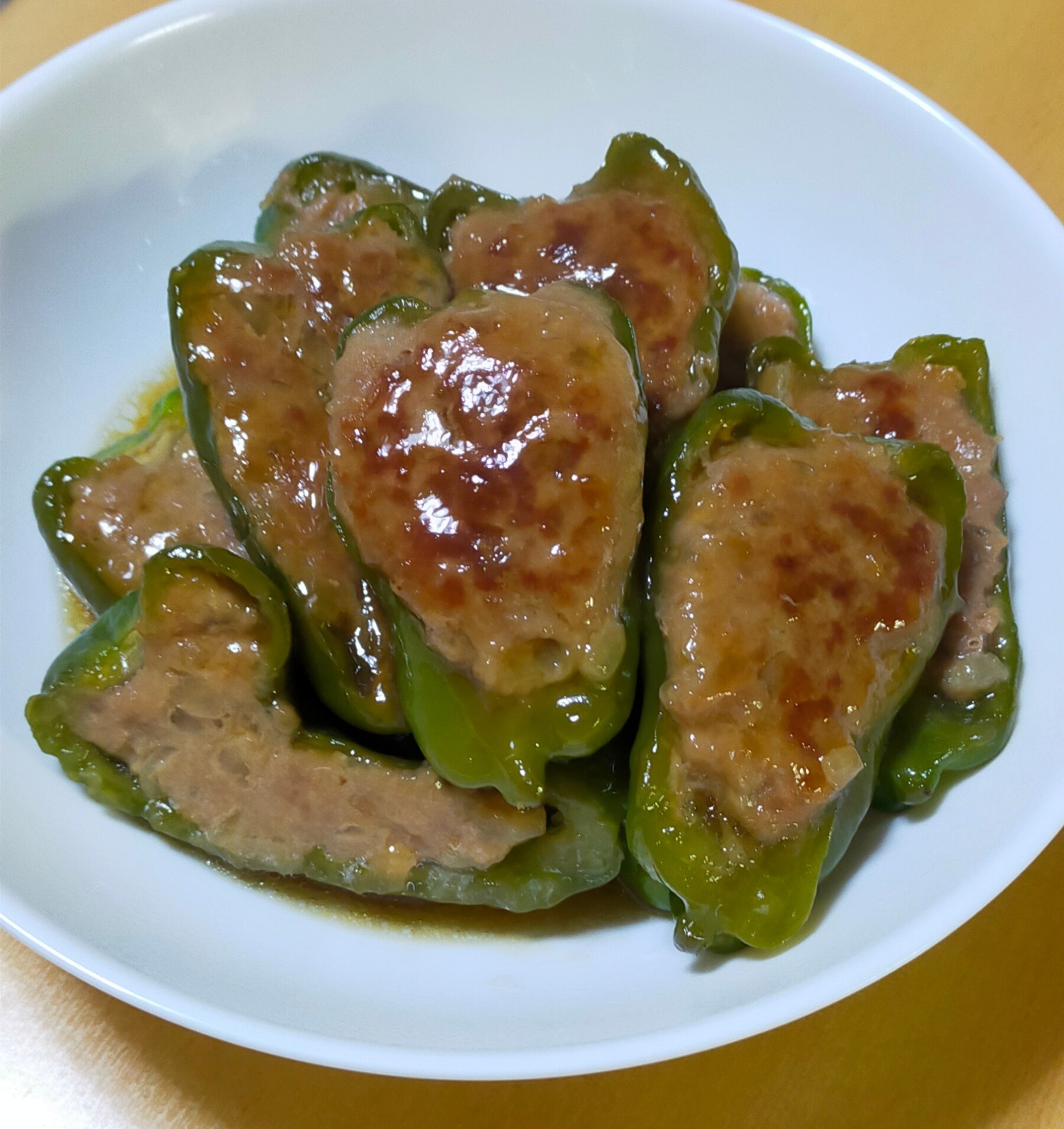 タレが絡んで美味しい!ピーマンの肉詰め