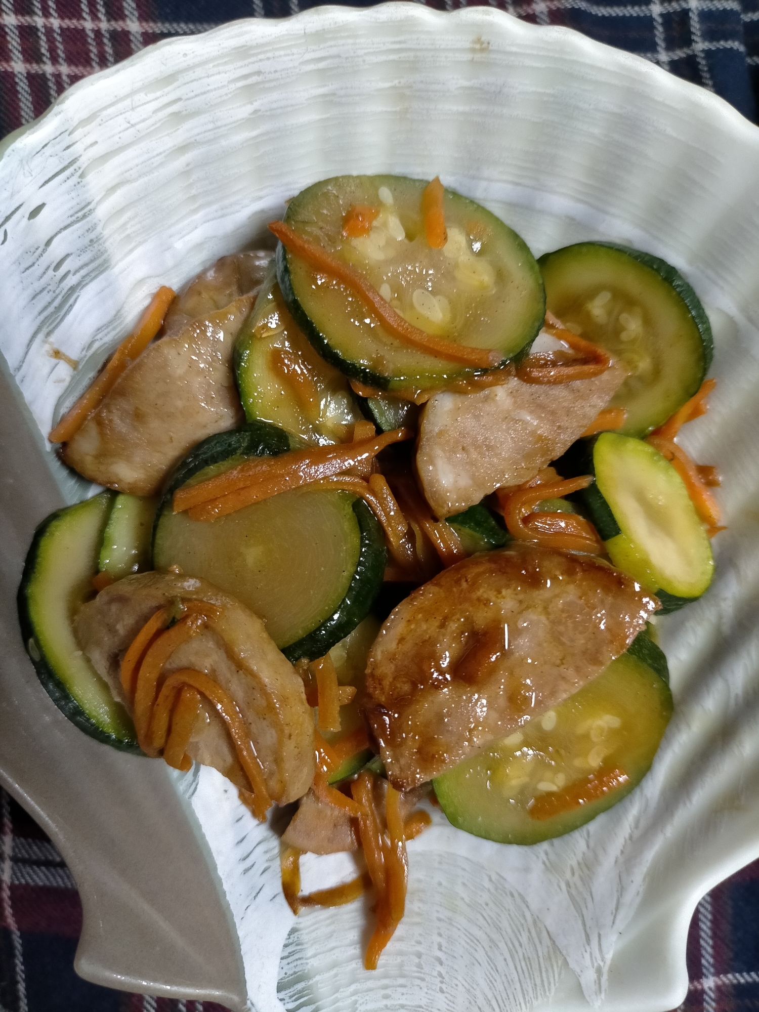 ズッキーニと人参とレバーソーセージの野菜炒め