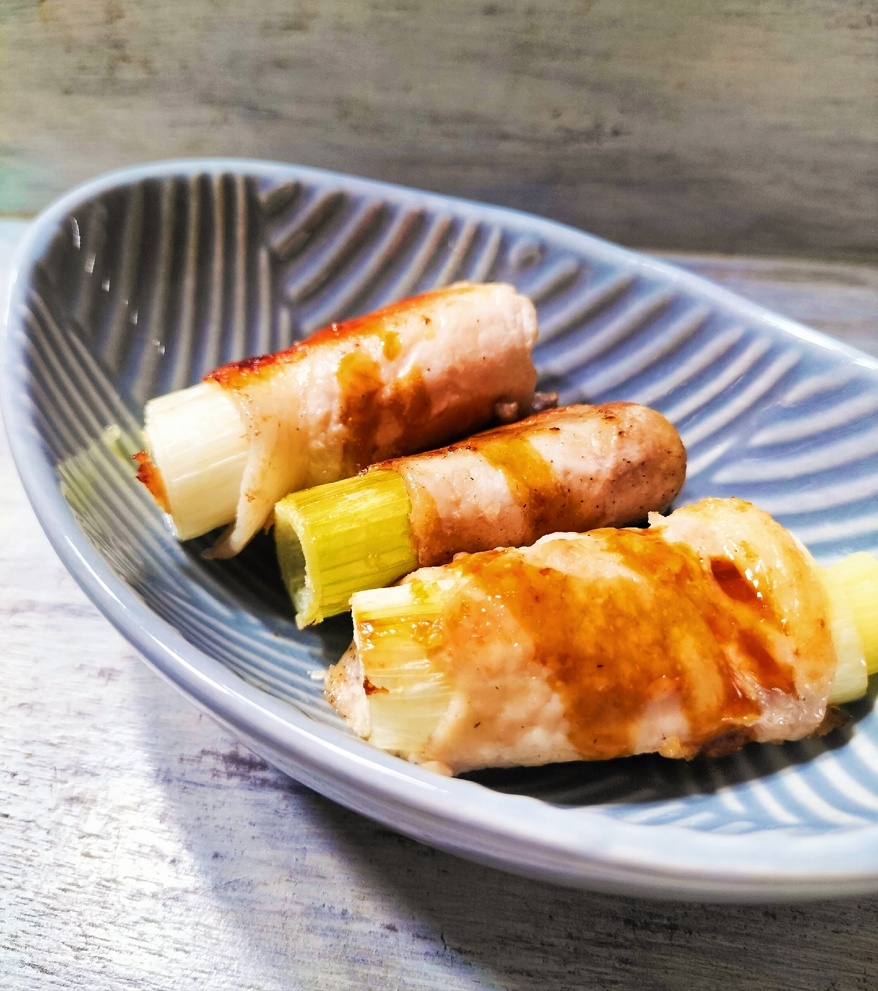 じっくり焼いて美味♡白葱の肉巻き