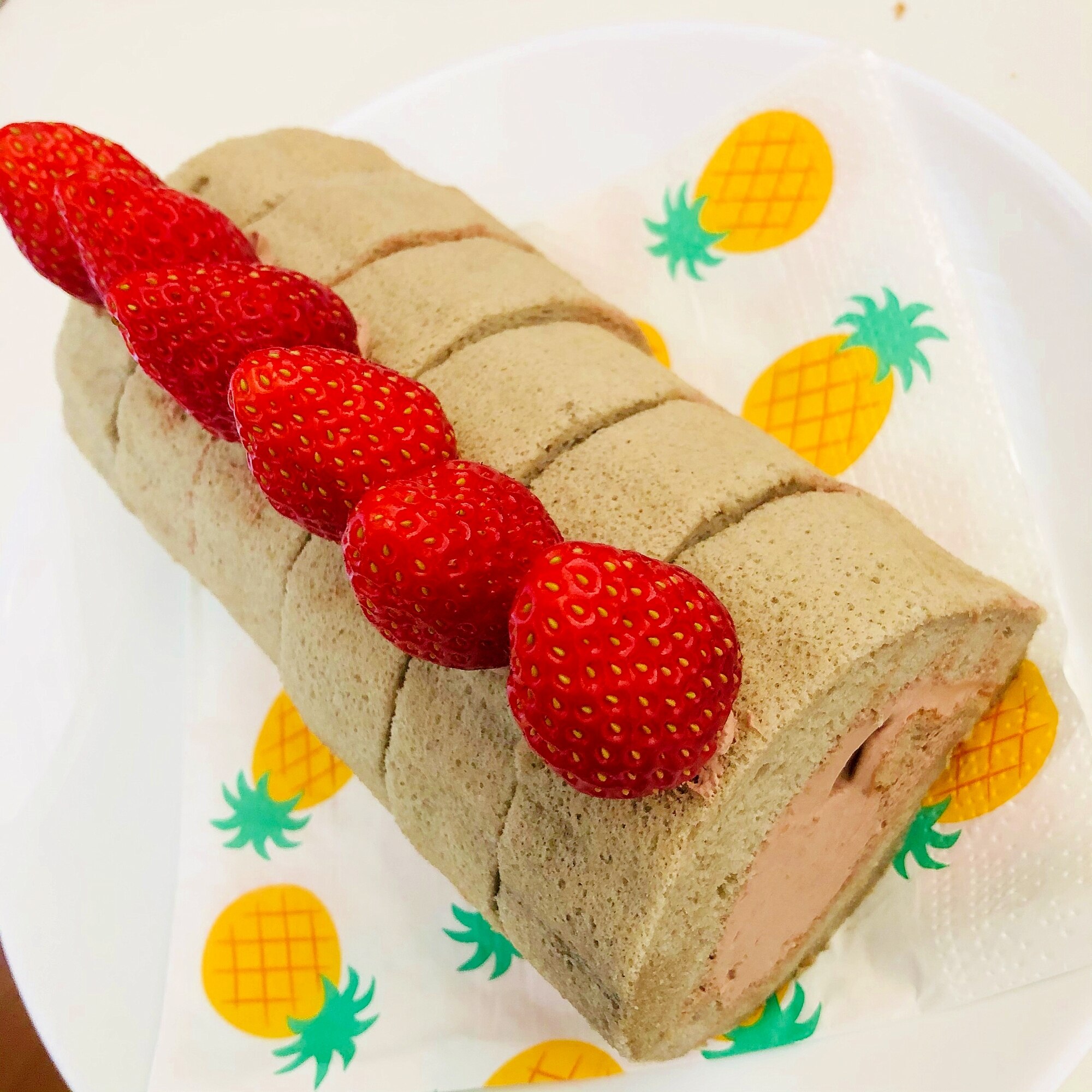 苺のせチョコロールケーキ レシピ・作り方 by さくらぐみ - 楽天レシピ