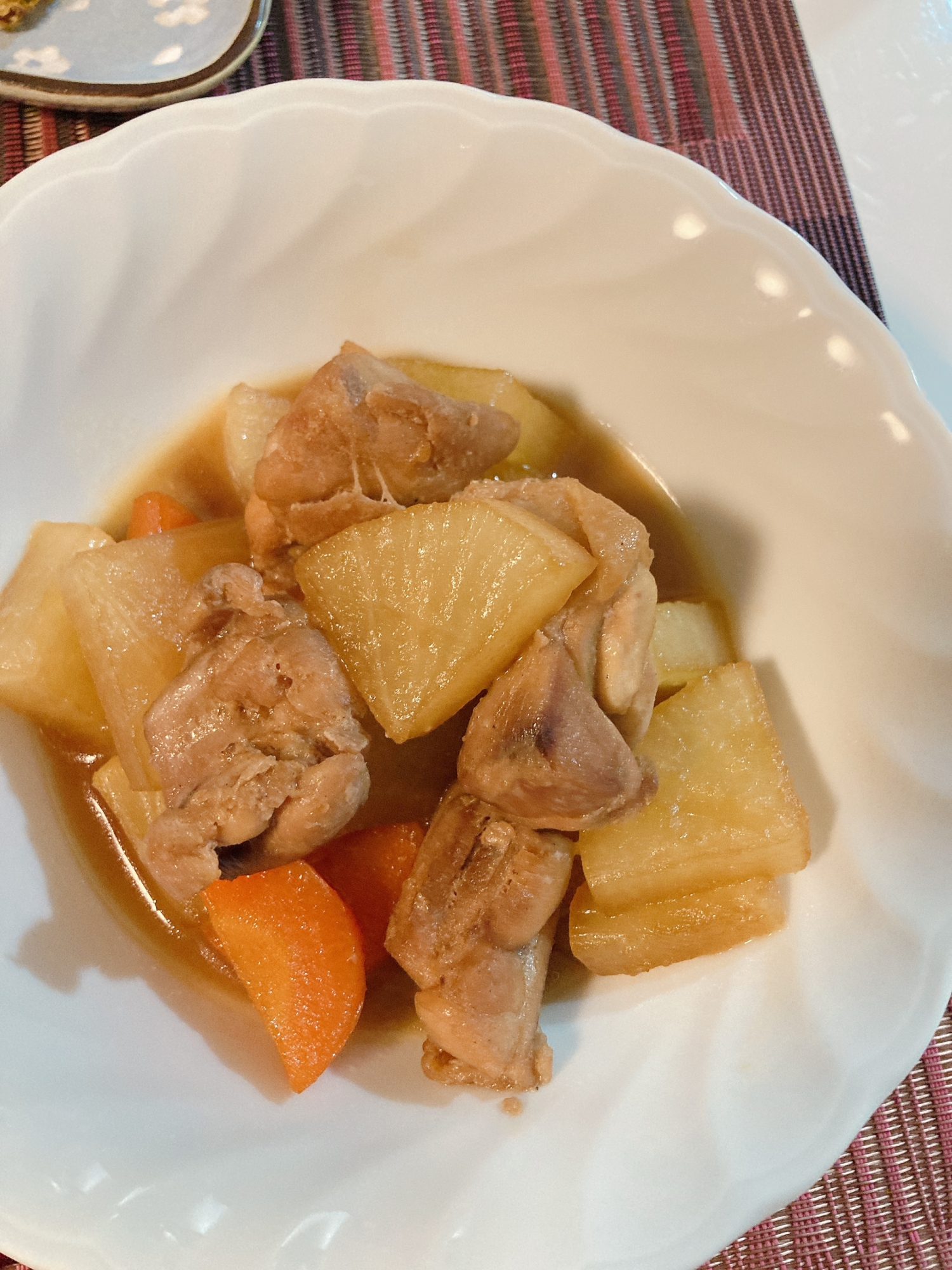 鶏肉と大根とにんじんの煮込み