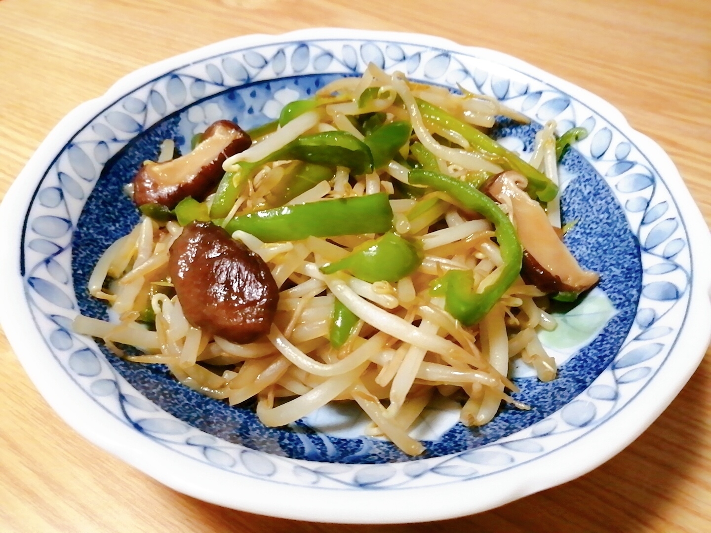 もやしとピーマンと椎茸のオイスターソース炒め レシピ 作り方 By はじゃじゃ 楽天レシピ