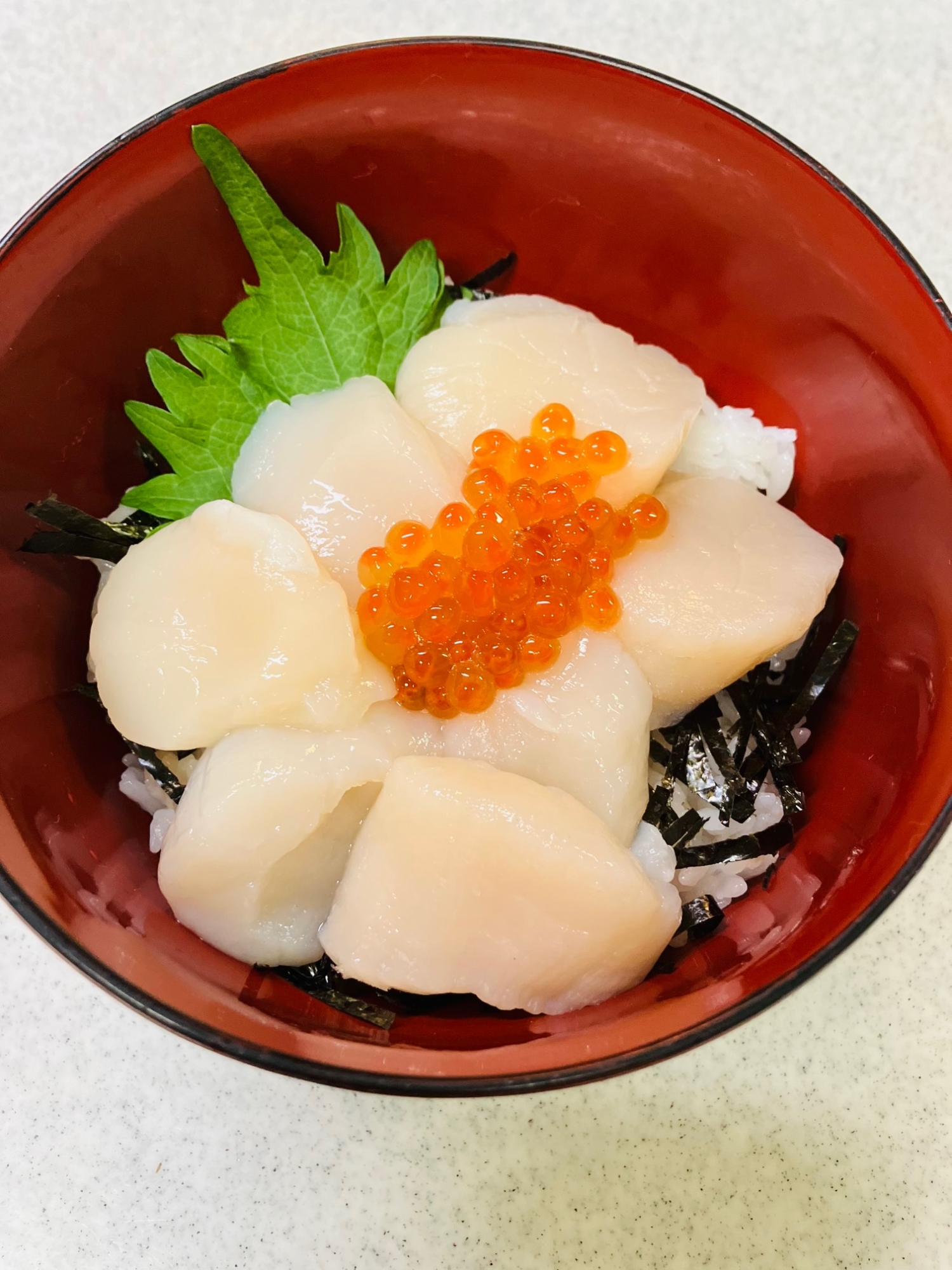 大満足‼ホタテといくらの海鮮丼