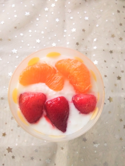 いちごとみかんのヨーグルト