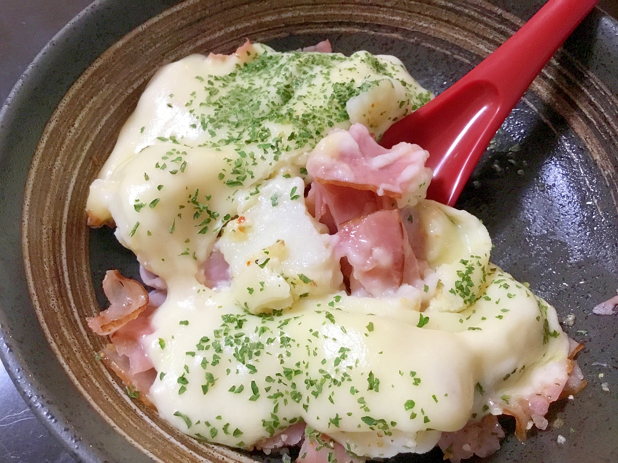 ベーコンとポテトのチーズ焼き