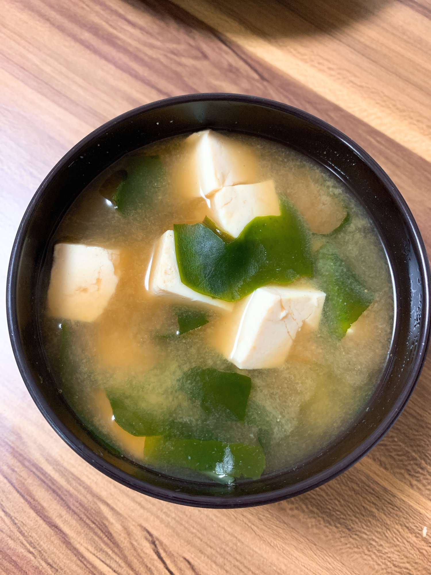 豆腐とわかめの味噌汁