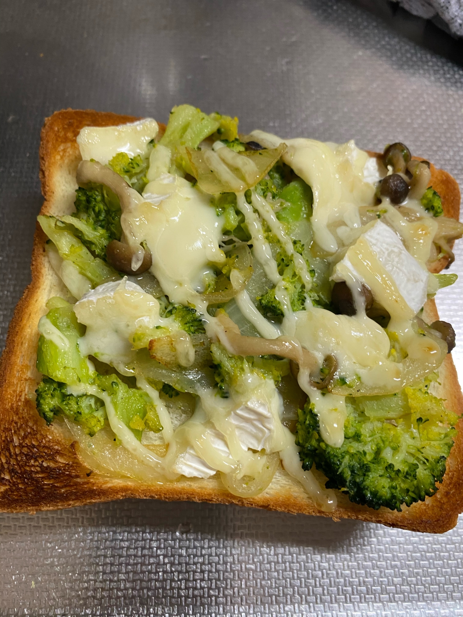 野菜たっぷりトースト