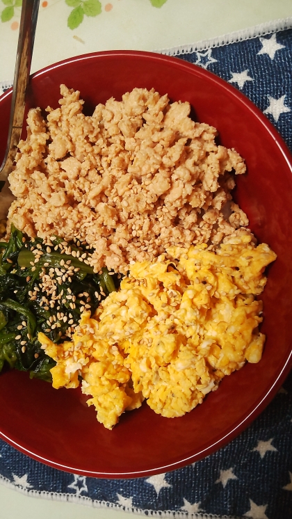 簡単定番♡三色そぼろ丼