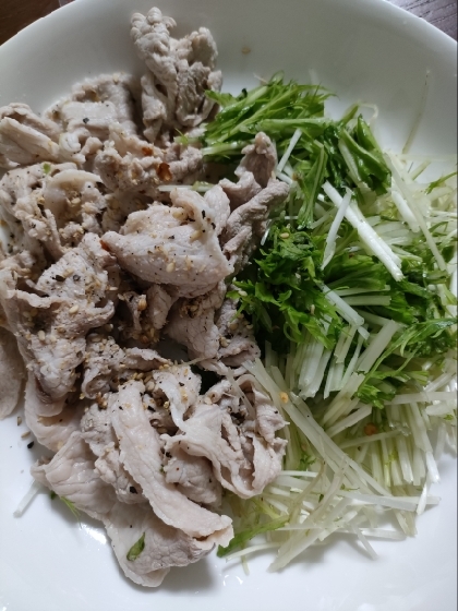ピリ辛 ᕷ.水菜と玉ねぎの豚しゃぶサラダꕤ୭*