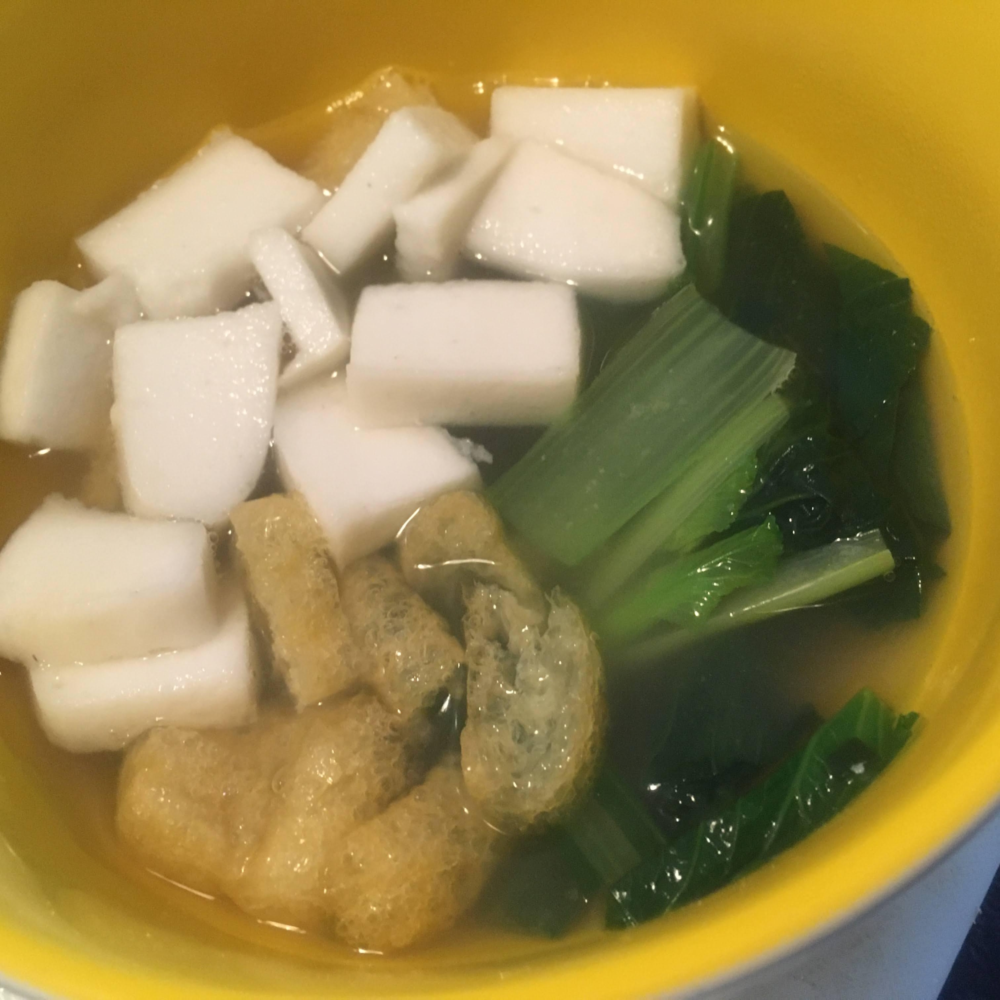 小松菜、油揚げ、はんぺんの味噌汁