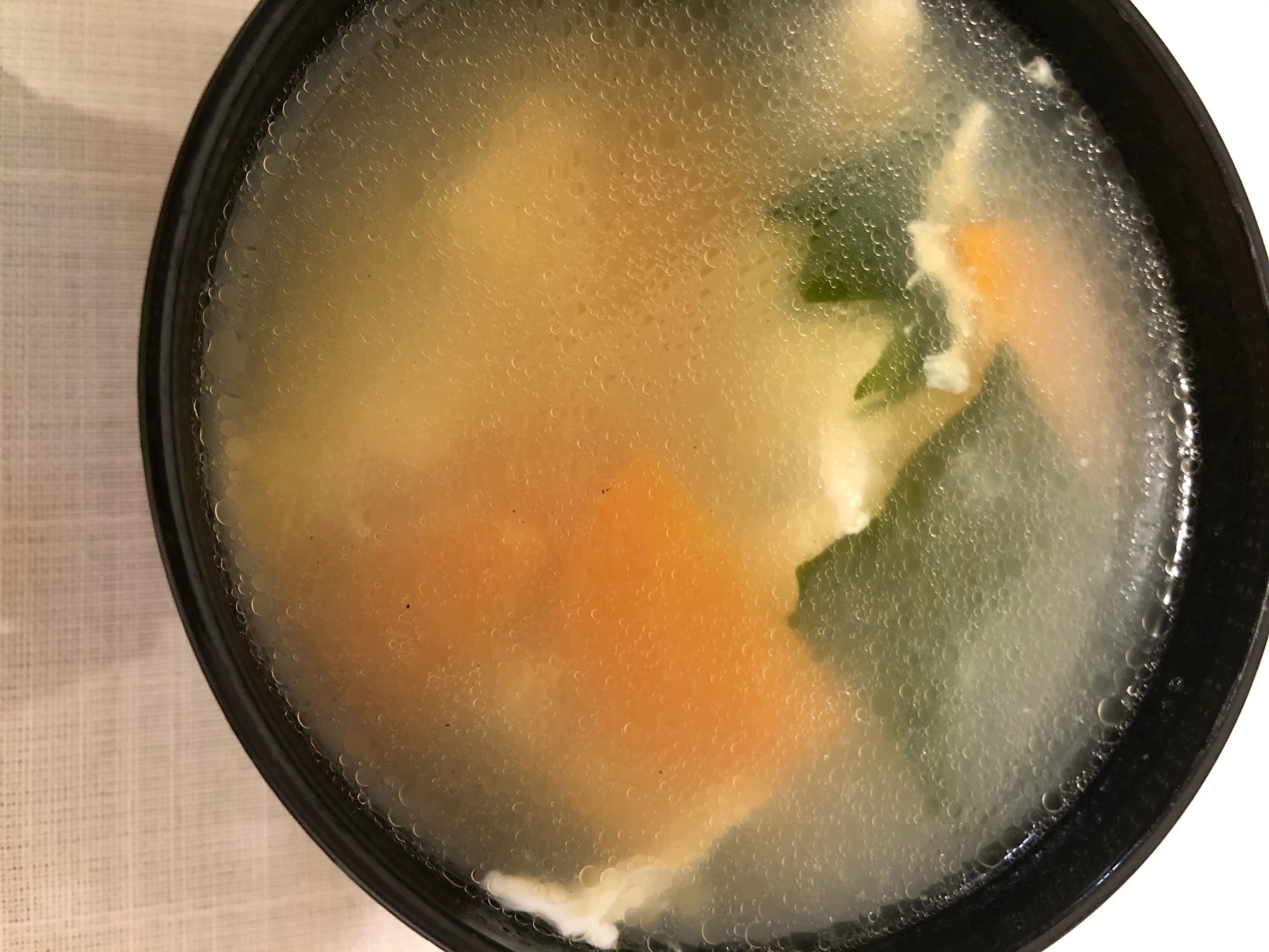 にんじんとわかめの中華卵スープ