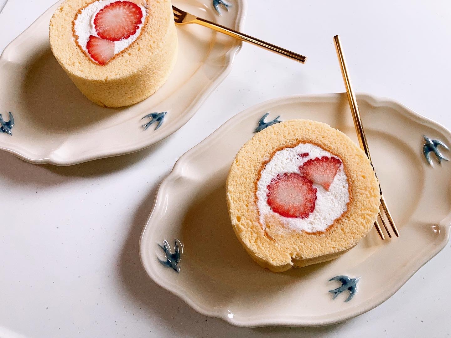 しっとりふわふわ！いちごのロールケーキ