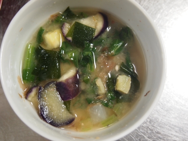 茄子と小松菜の味噌汁