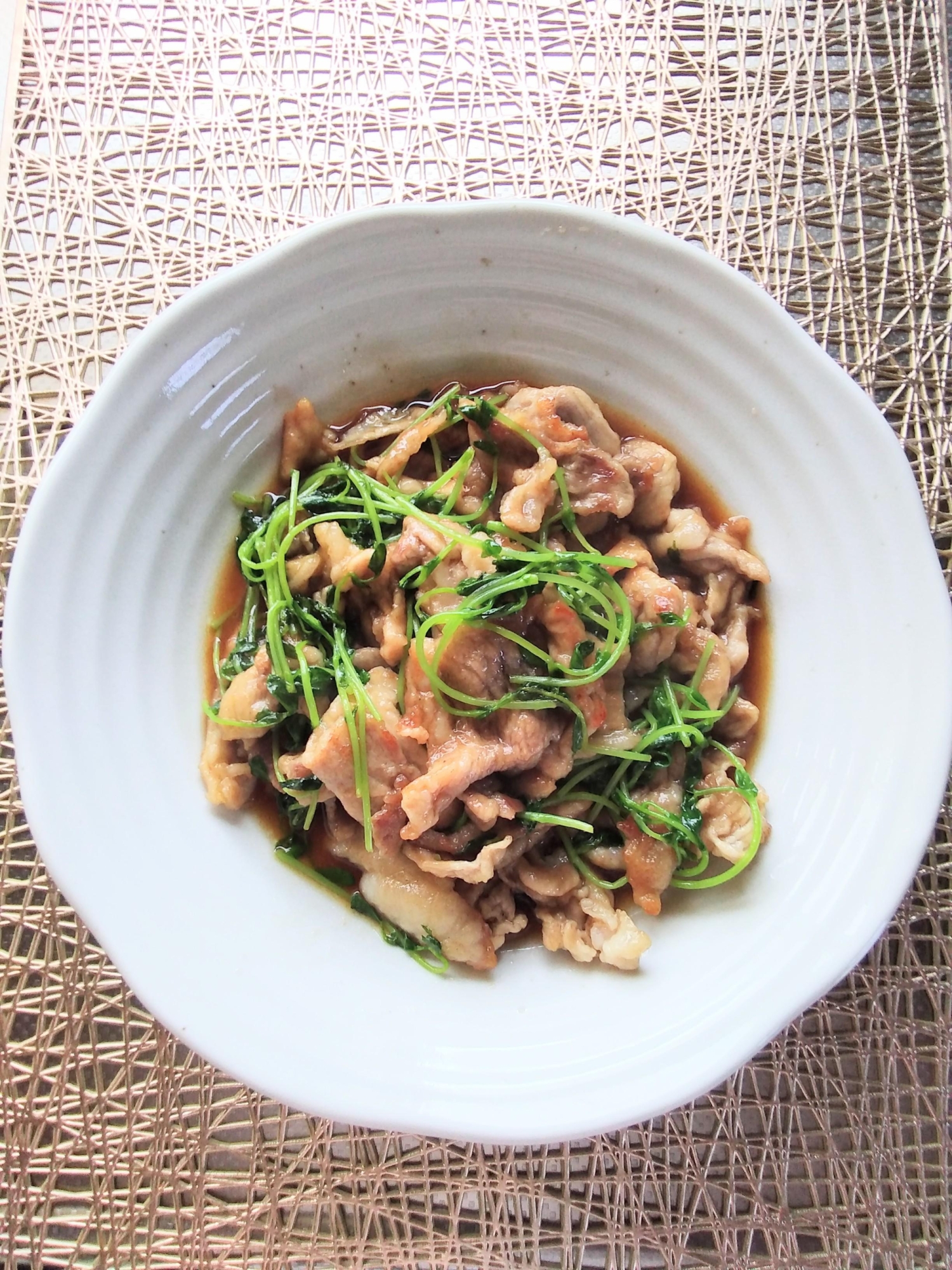豚肉と豆苗の生姜醤油炒め
