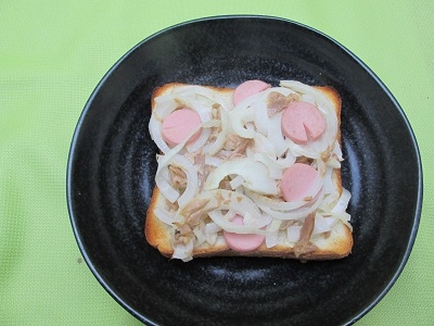 食パンで♪シーチキンと玉ねぎの惣菜パン♪簡単朝食