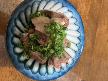 余熱で蒸してふわふわ！鶏レバーのネギ塩ごま油