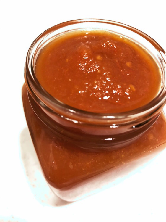 ガラス瓶に入った和風トマトソース