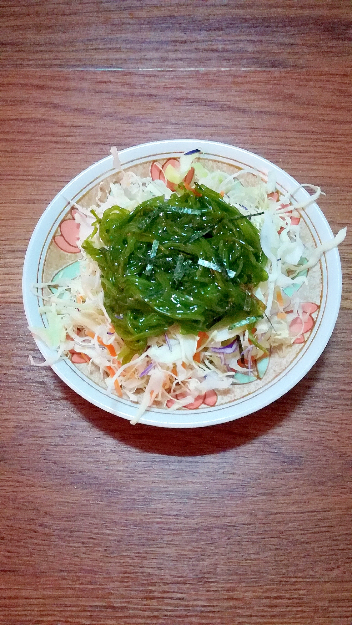 めかぶと紫キャベツとにんじんのキャベツサラダ