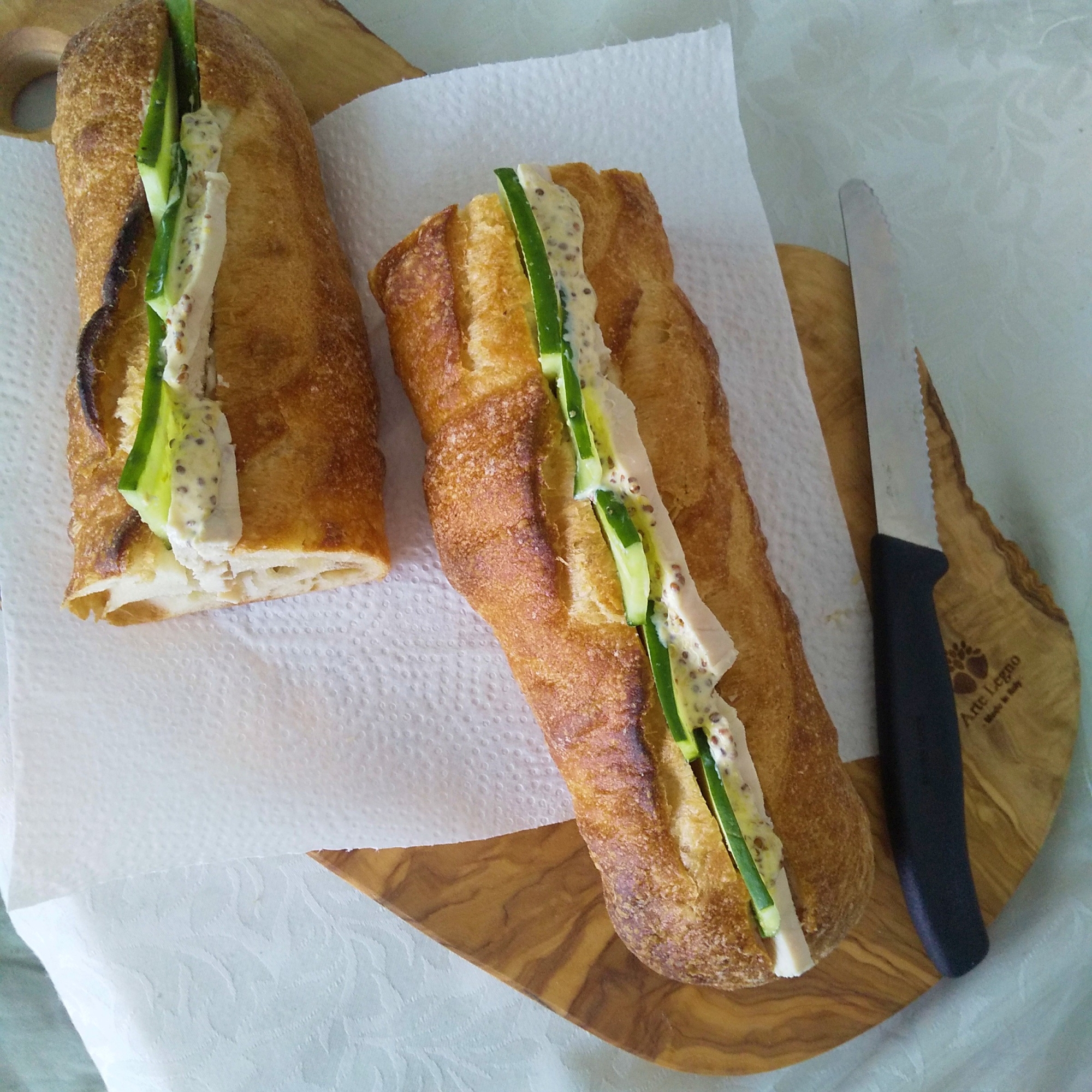 鶏胸肉と胡瓜のシンプルなサンド♪