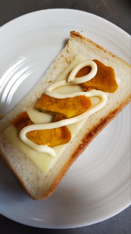 チーズトーストアレンジ 煮かぼちゃのせて
