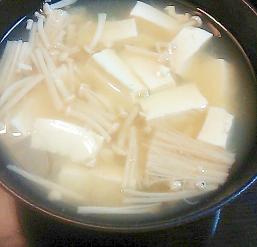 豆腐とエノキダケのみそ汁
